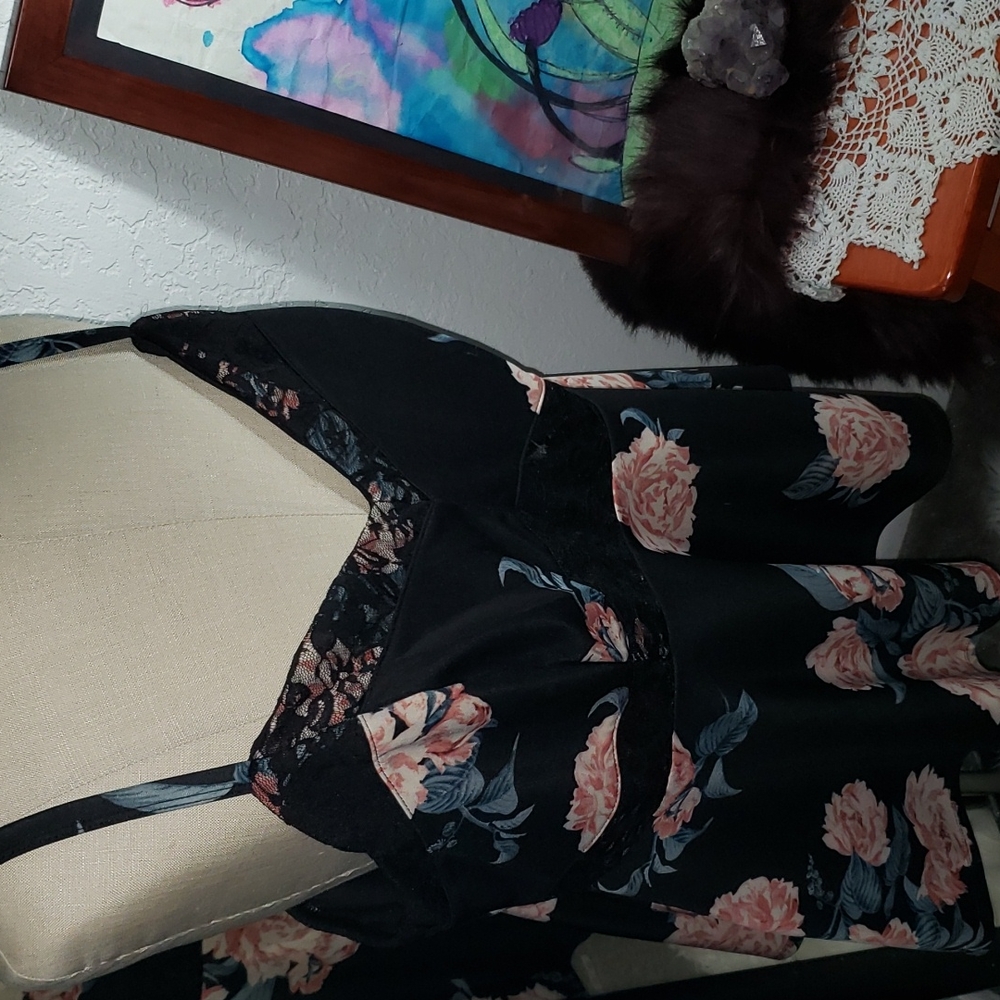 Torrid size 2 spaghetti strap adjustable floral print top